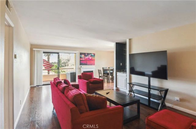8710 Independence Avenue 301, Canoga Park, CA 91304