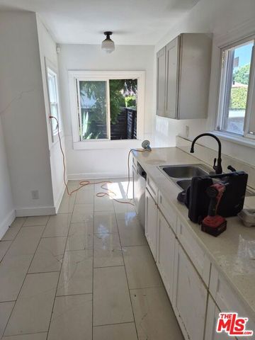 2230 S Ridgeley Drive, Los Angeles, CA 90016