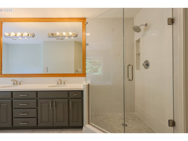 7632 Sw RUBY Ter, Portland, OR 97219