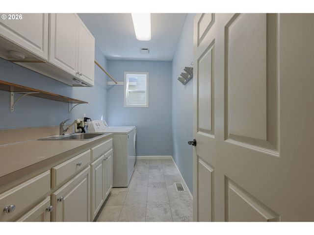 7632 Sw RUBY Ter, Portland, OR 97219