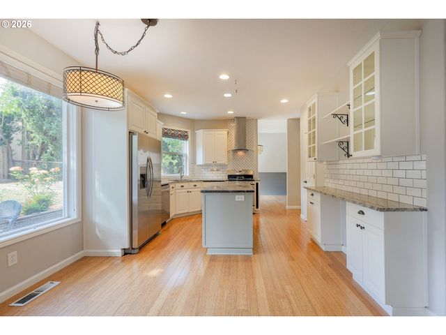 7632 Sw RUBY Ter, Portland, OR 97219