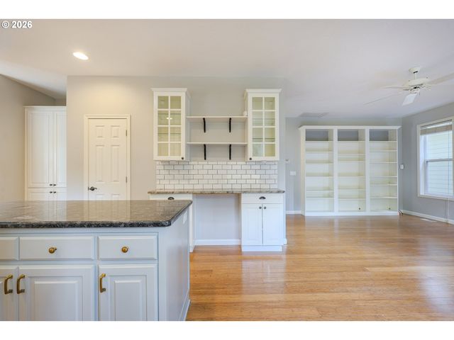 7632 Sw RUBY Ter, Portland, OR 97219