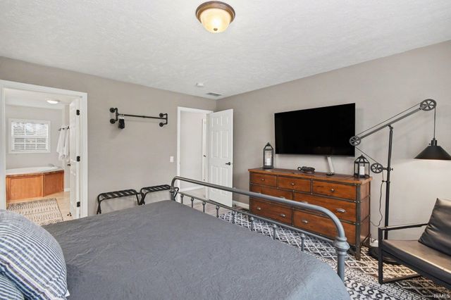 21654 W Ireland Road, South Bend, IN 46614