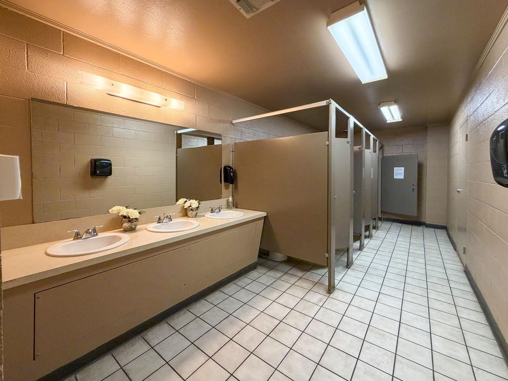 Image 18 of property listing at 3636 N Bryant Boulevard, San Angelo, TX 76903