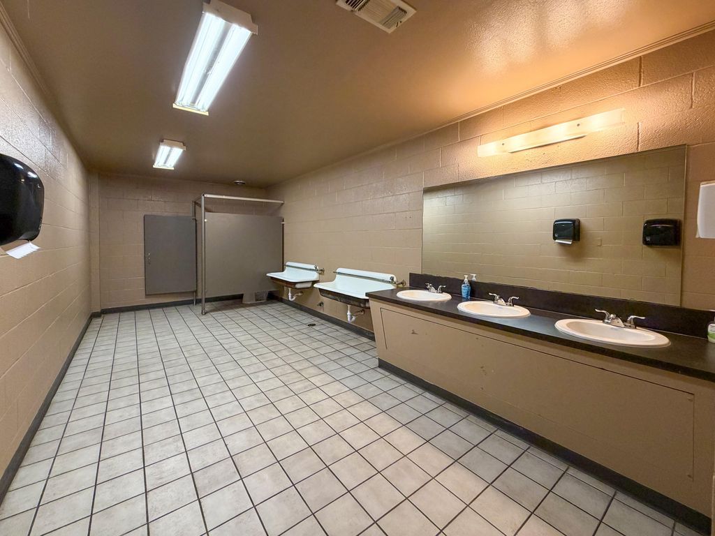 Image 19 of property listing at 3636 N Bryant Boulevard, San Angelo, TX 76903