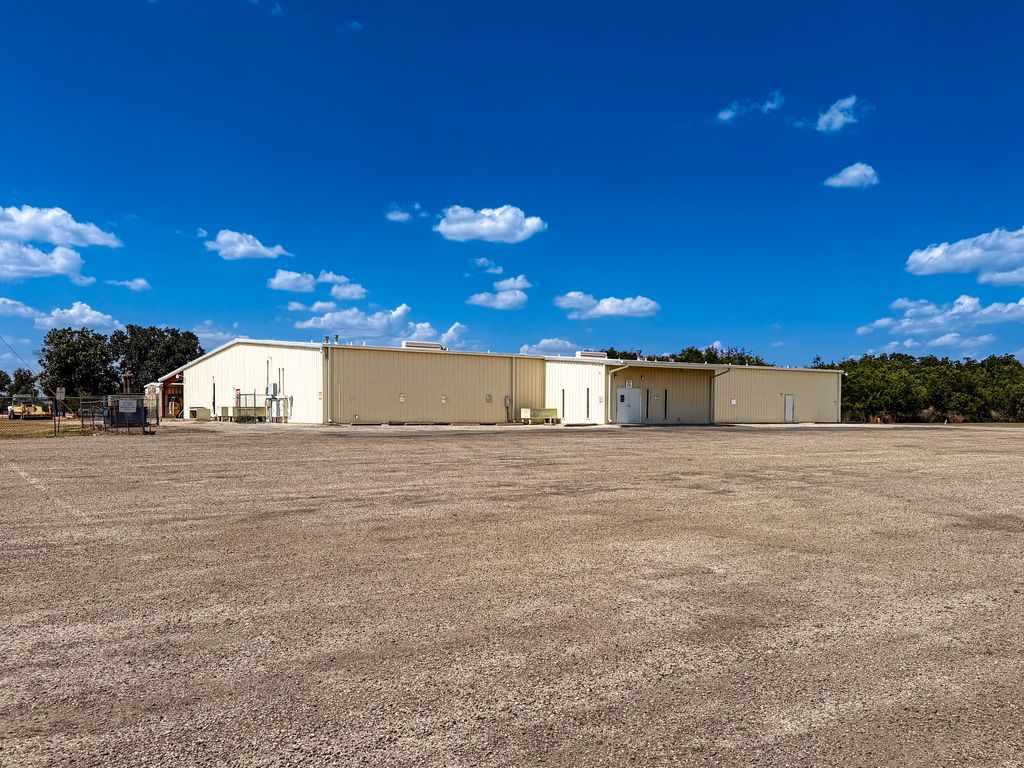 Image 2 of property listing at 3636 N Bryant Boulevard, San Angelo, TX 76903