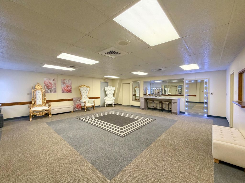Image 22 of property listing at 3636 N Bryant Boulevard, San Angelo, TX 76903