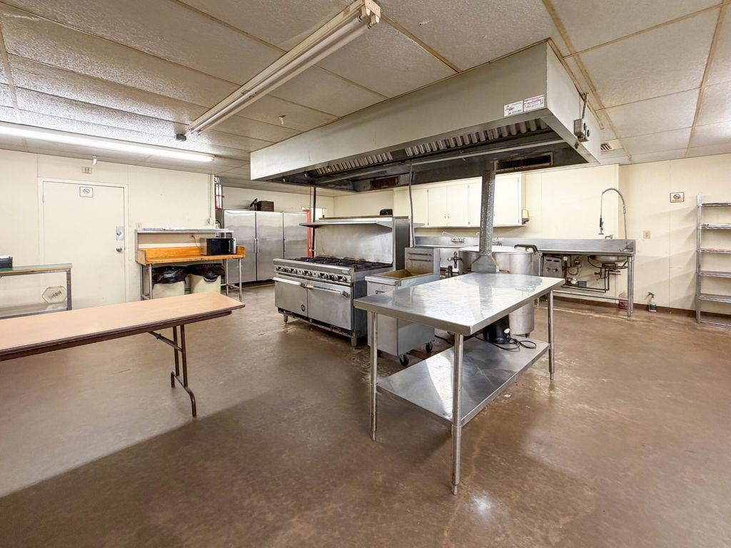 Image 28 of property listing at 3636 N Bryant Boulevard, San Angelo, TX 76903