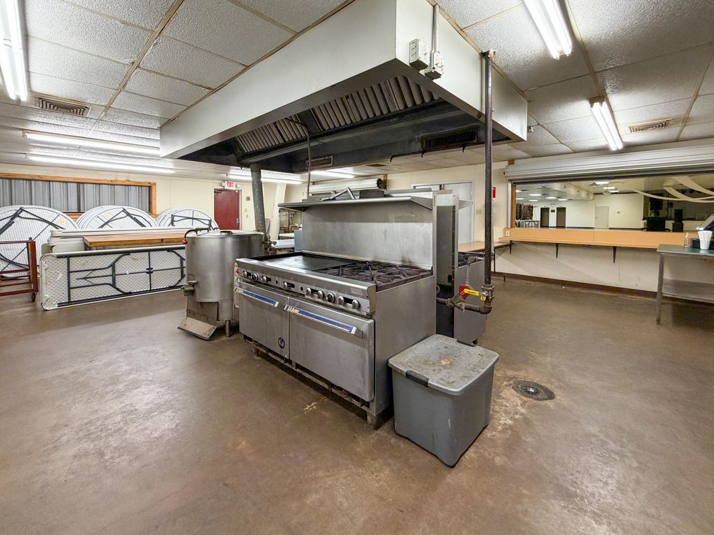 Image 30 of property listing at 3636 N Bryant Boulevard, San Angelo, TX 76903