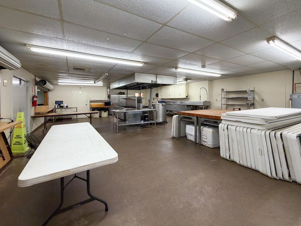 Image 31 of property listing at 3636 N Bryant Boulevard, San Angelo, TX 76903