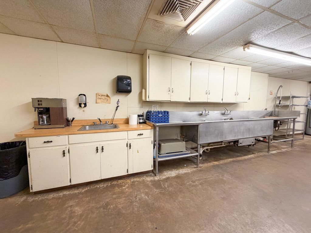 Image 32 of property listing at 3636 N Bryant Boulevard, San Angelo, TX 76903