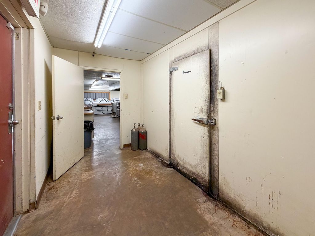 Image 34 of property listing at 3636 N Bryant Boulevard, San Angelo, TX 76903