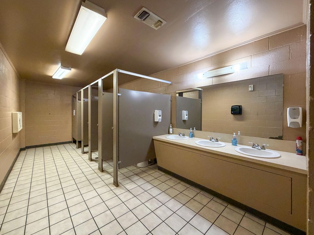 Image 40 of property listing at 3636 N Bryant Boulevard, San Angelo, TX 76903