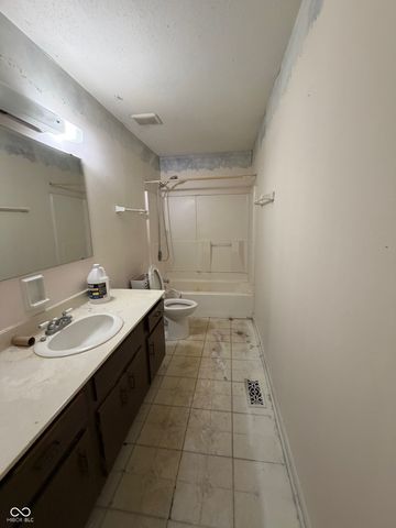 6025 Wingedfoot Court, Indianapolis, IN 46254