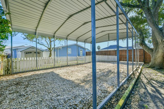 5828 Avenue T, Galveston, TX 77551