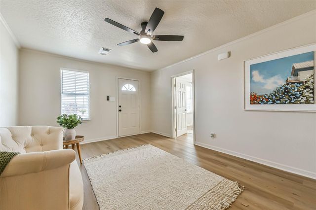 5828 Avenue T, Galveston, TX 77551