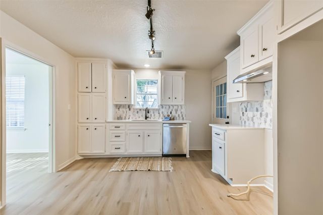 5828 Avenue T, Galveston, TX 77551