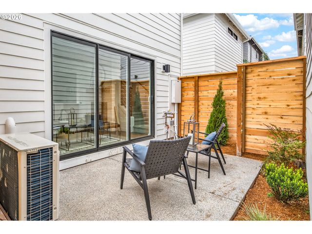 6491 Se RAMONA St B, Portland, OR 97206