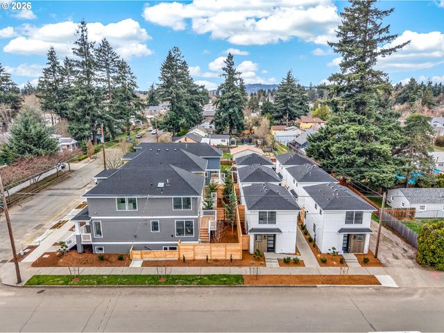 6491 Se RAMONA St B, Portland, OR 97206