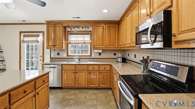 235 Parkwood Dr, Aylett, VA 23009