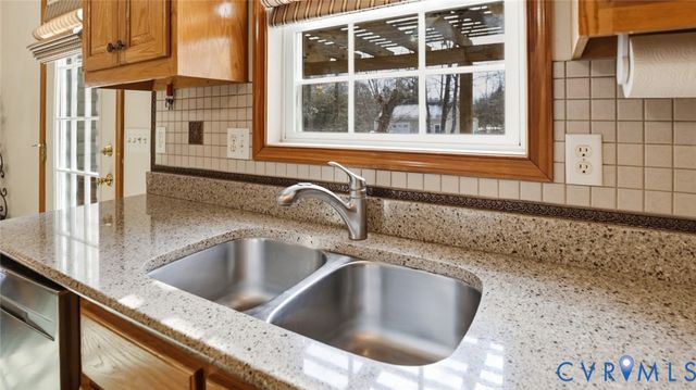 235 Parkwood Dr, Aylett, VA 23009