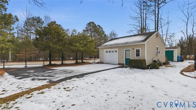 235 Parkwood Dr, Aylett, VA 23009