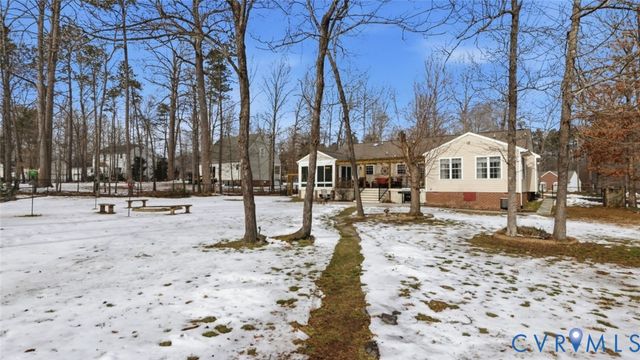 235 Parkwood Dr, Aylett, VA 23009
