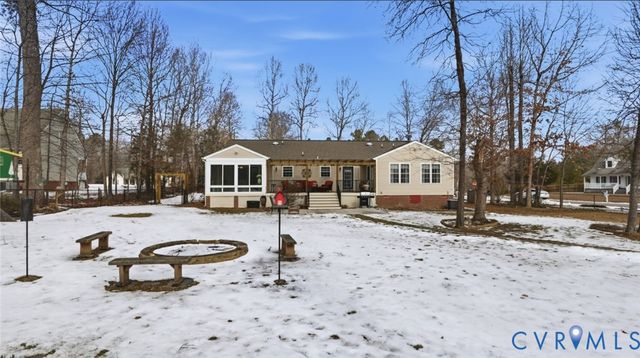 235 Parkwood Dr, Aylett, VA 23009