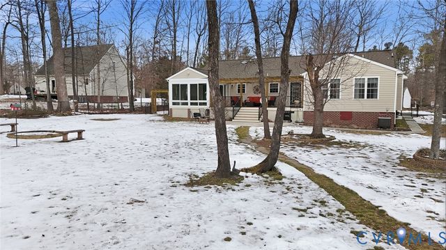 235 Parkwood Dr, Aylett, VA 23009