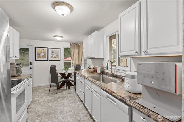 1011 NE 180TH Street, Shoreline, WA 98155