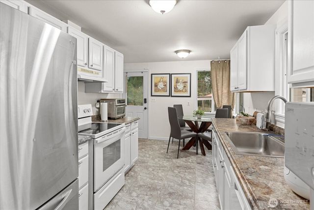 1011 NE 180TH Street, Shoreline, WA 98155