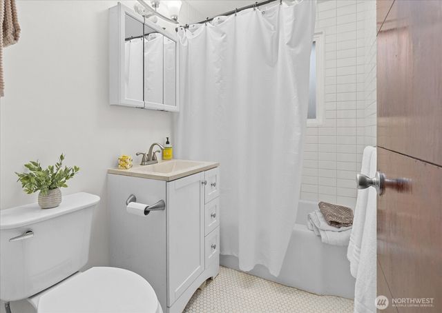 1011 NE 180TH Street, Shoreline, WA 98155