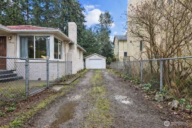 1011 NE 180TH Street, Shoreline, WA 98155