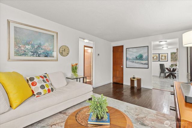 1011 NE 180TH Street, Shoreline, WA 98155