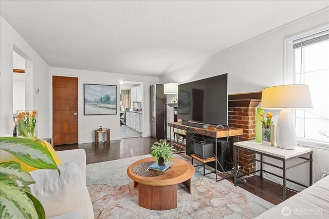 1011 NE 180TH Street, Shoreline, WA 98155