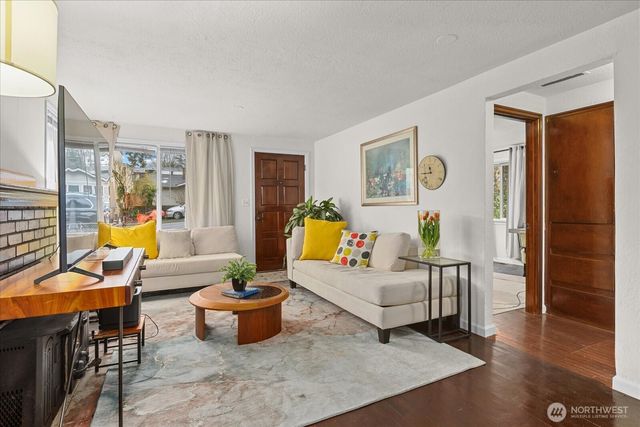 1011 NE 180TH Street, Shoreline, WA 98155