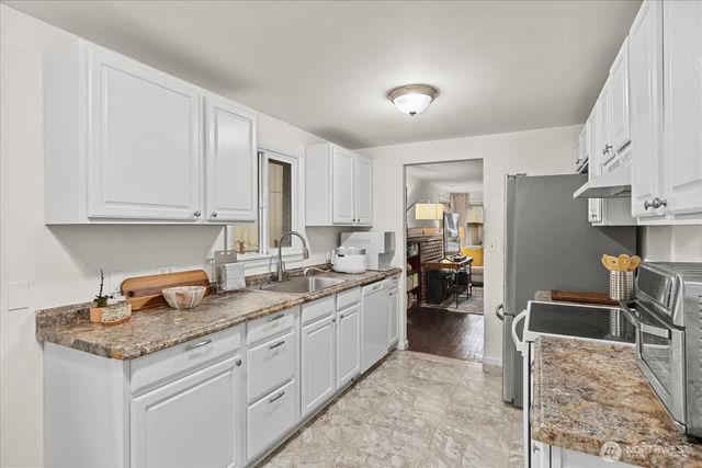 1011 NE 180TH Street, Shoreline, WA 98155