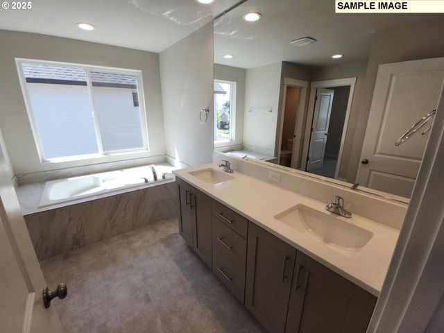 650 Magnolia Ave 38, Woodburn, OR 97071