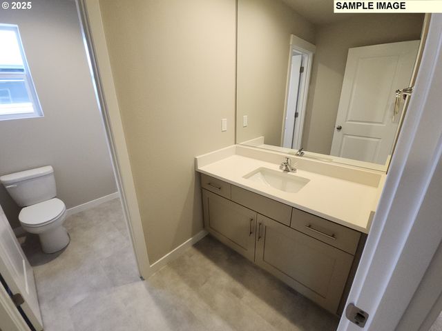 650 Magnolia Ave 38, Woodburn, OR 97071