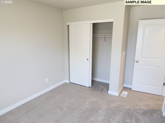 650 Magnolia Ave 38, Woodburn, OR 97071