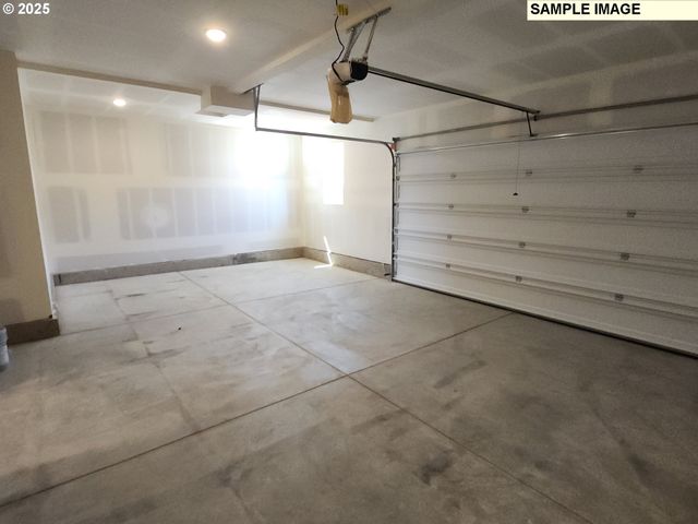 650 Magnolia Ave 38, Woodburn, OR 97071