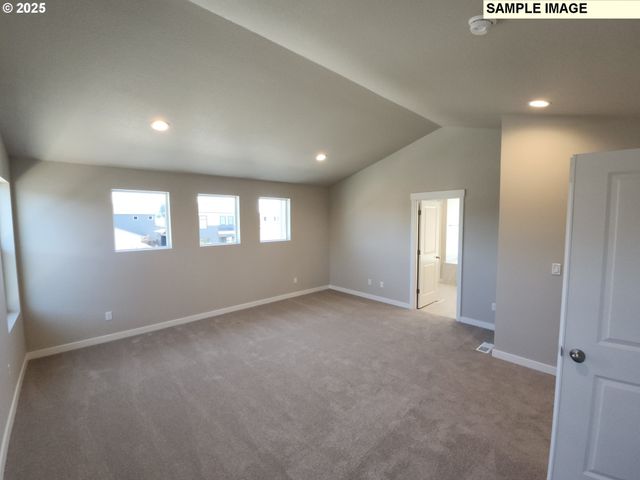 650 Magnolia Ave 38, Woodburn, OR 97071