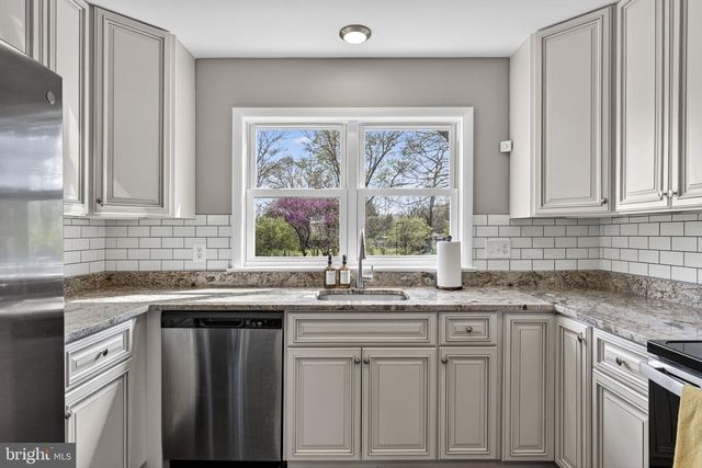 22 JACK ENDERS BLVD, Berryville, VA 22611