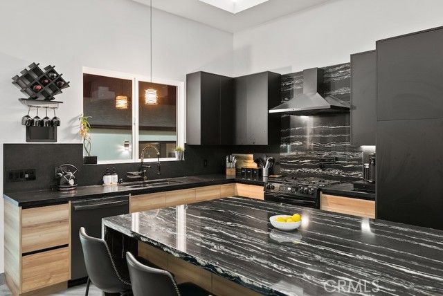 23143 Leonora Drive, Woodland Hills (los Angeles), CA 91367