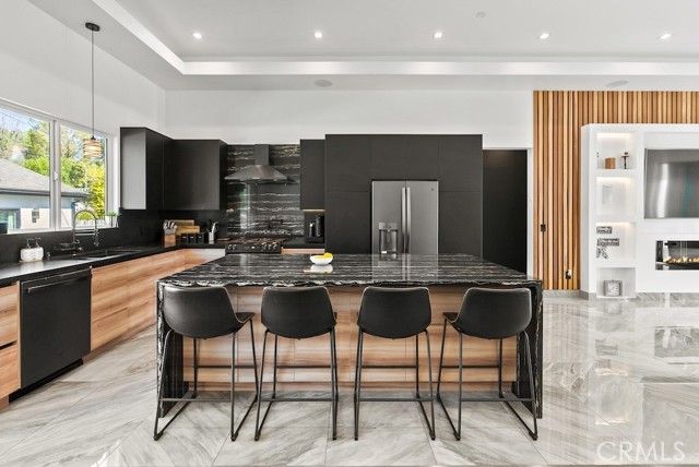 23143 Leonora Drive, Woodland Hills (los Angeles), CA 91367