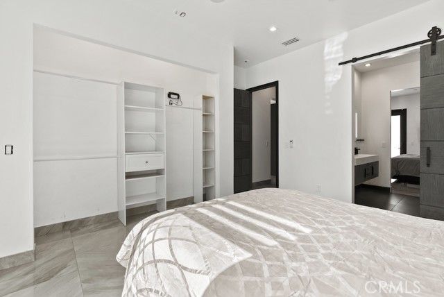 23143 Leonora Drive, Woodland Hills (los Angeles), CA 91367