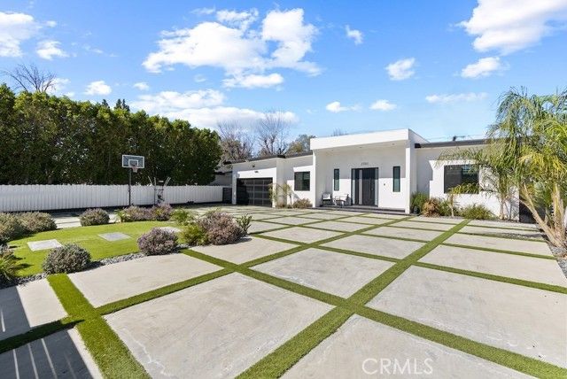 23143 Leonora Drive, Woodland Hills (los Angeles), CA 91367