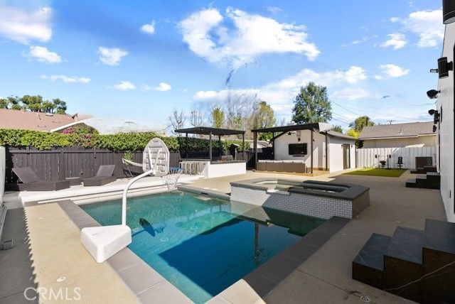 23143 Leonora Drive, Woodland Hills (los Angeles), CA 91367