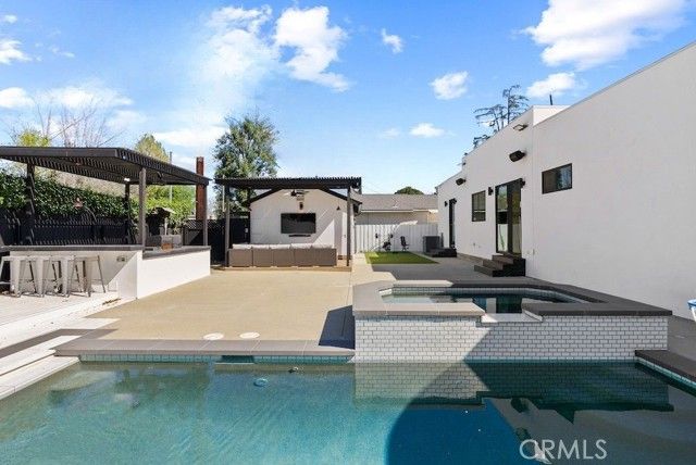 23143 Leonora Drive, Woodland Hills (los Angeles), CA 91367