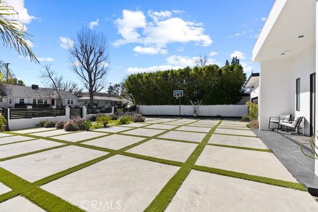 23143 Leonora Drive, Woodland Hills (los Angeles), CA 91367